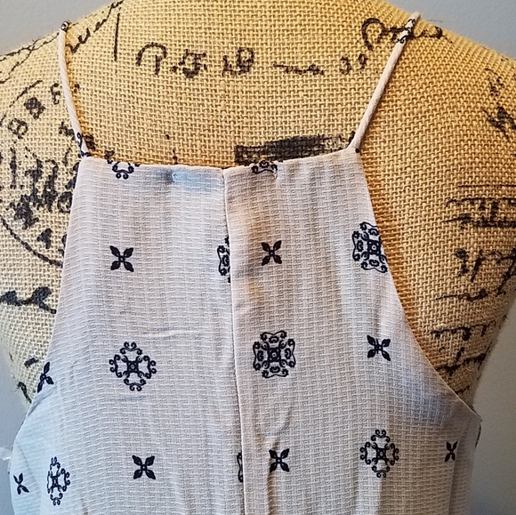 🤗🤗🤗Textured romper - Picture 3 of 7